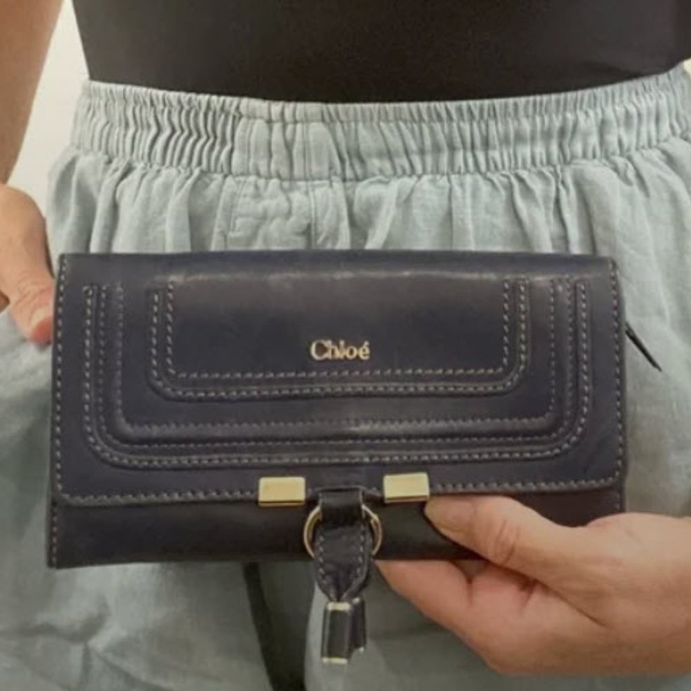 Authentic CHLOE Marcie Continental Navy & Gold Leather Wallet - Picture 3 of 7